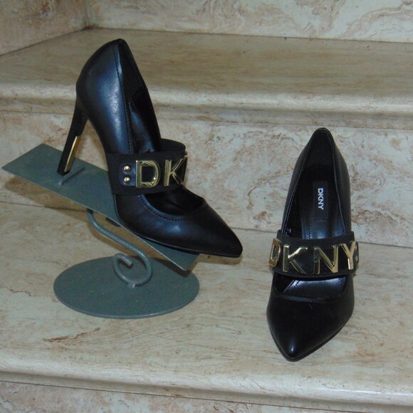 DKNY Genevieve Stiletto Black & Gold Spell Out Pump Heels Pointed Toe- Size 7.5 - Picture 2 of 9
